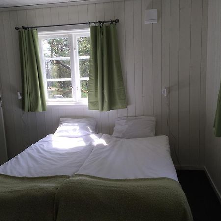 Oesjoenaes Hotel Tived Екстериор снимка