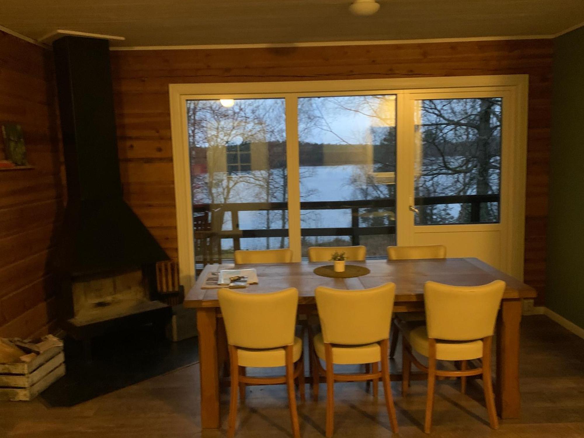 Oesjoenaes Hotel Tived Екстериор снимка