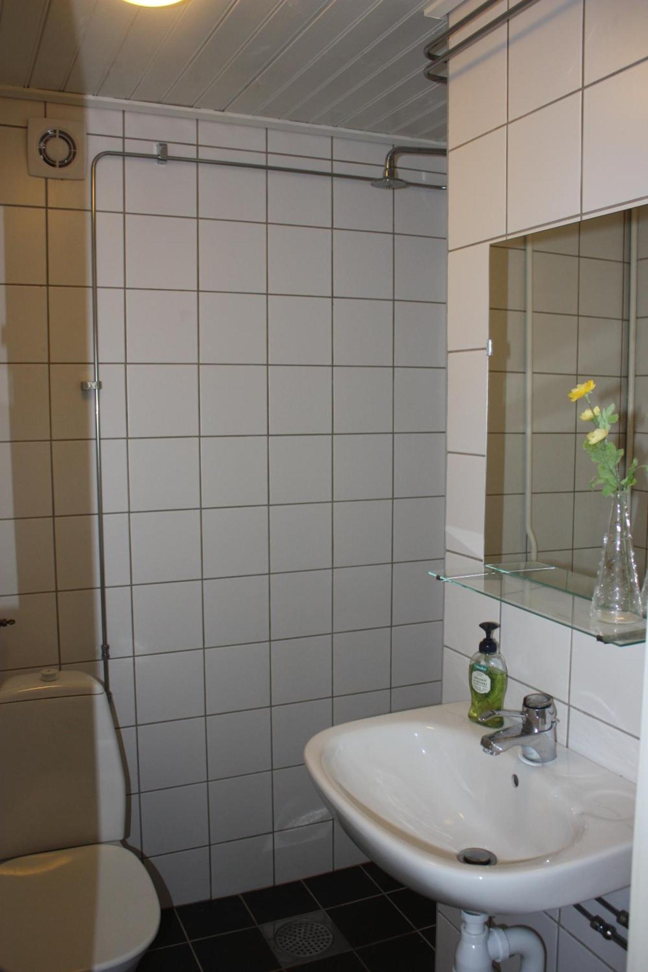 Oesjoenaes Hotel Tived Екстериор снимка